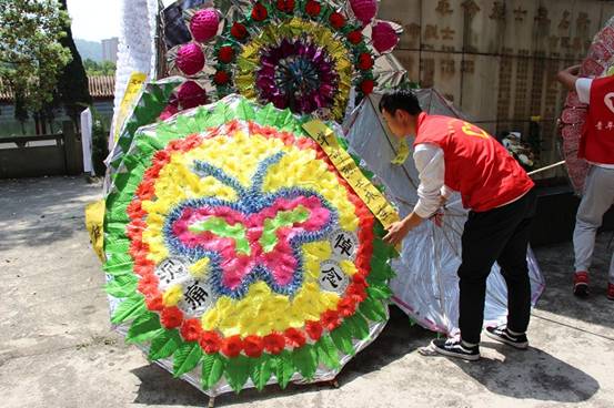 体育学院清明节祭扫活动圆满结束