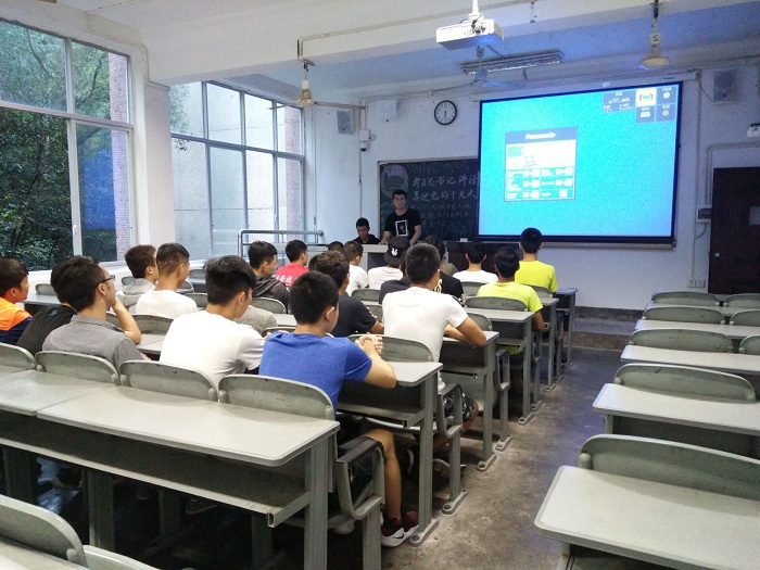 体育学院本2017-2018上学期第一次团组织生活顺利开展