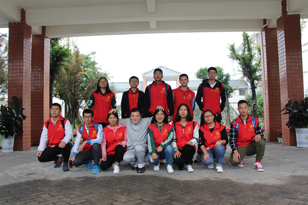 “传温情,献爱心”为主题的关爱福利院老人活动