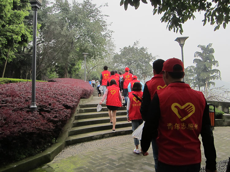 “维护长江美,保护长江水”