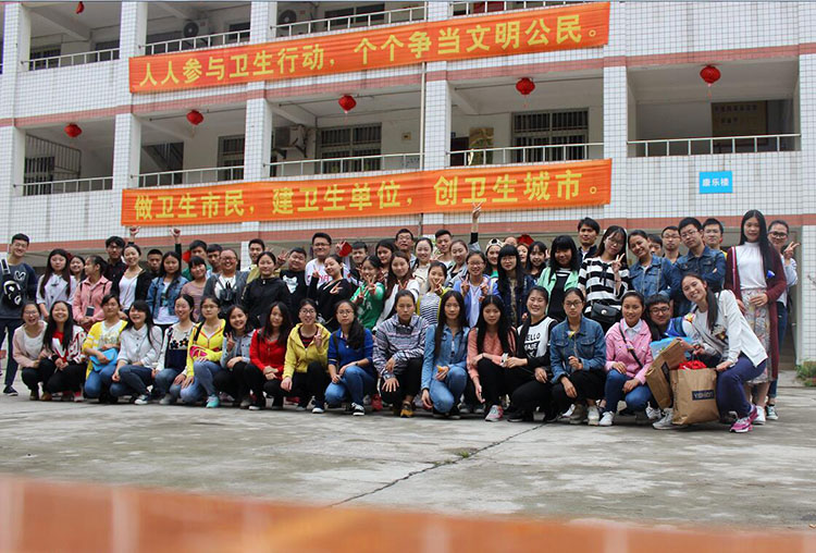 体育学院开展关爱老人送温暖活动