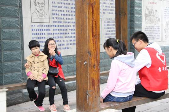 体育学院关爱特殊学校儿童活动