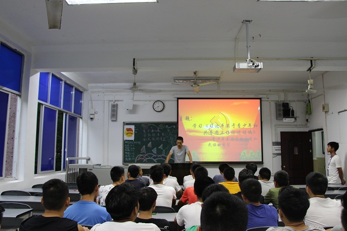 体育学院第三次团组织生活顺利开展