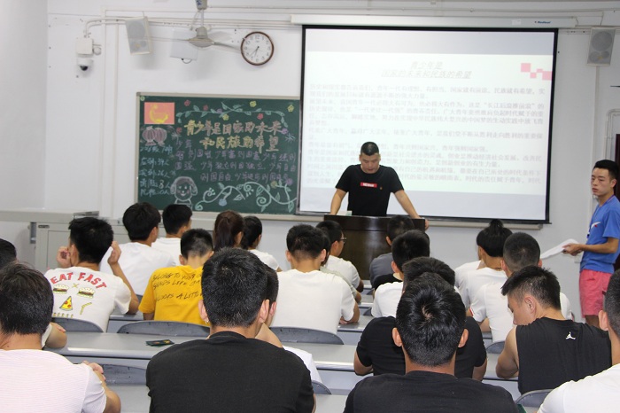 体育学院第三次团组织生活顺利开展