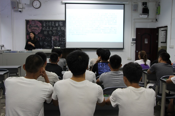 体育学院第三次团组织生活顺利开展